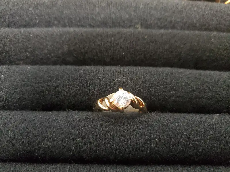 Women’s 14KT Gold Electro-Plate Cubic Zirconia Ring Sz 9 Jewelry Single Gemstone