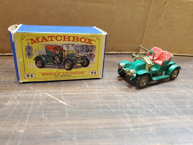 Vtg Y-2 Die-Cast Yesteryear Model 1911 Renault 2 Seater Lesney Matchbox Collecti