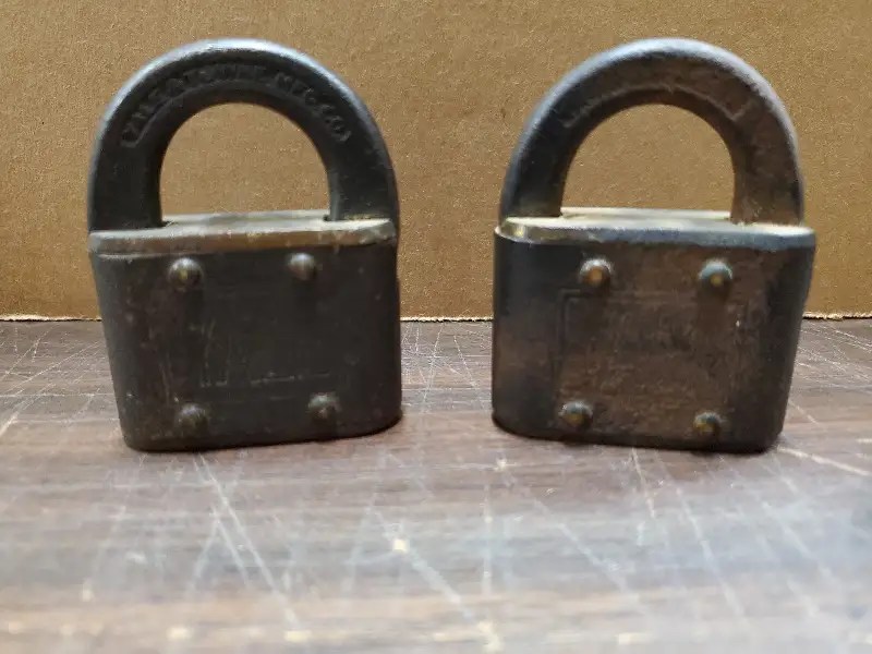 Vtg Yale & Towne 565 Gilded Steel Brass Padlocks Antique Old Lock Collectibles
