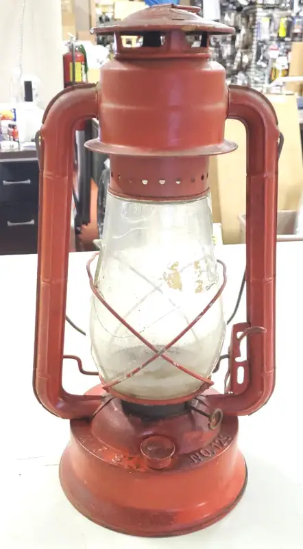 Vtg Red Dietz WFS No.129 Crescent Oil Kerosene Lamp Lantern Camp Light Hong Kong