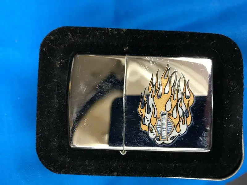 ZIPPO HARLEY FLAMES LOGO LIGHTER MOTORCYCLE 02 TOBACCIANA
