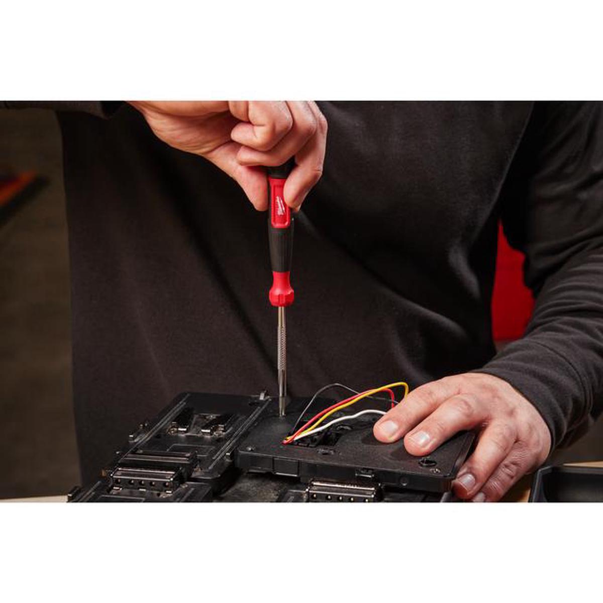 Milwaukee Precision Screwdriver 39 in 1 4932498177