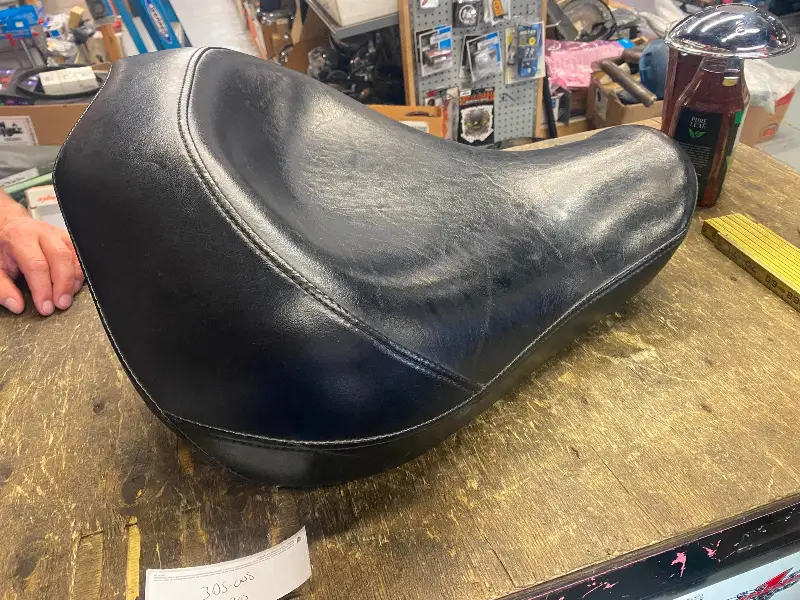 Yamaha XVS 1300 Vstar 3D8-00S Black Driver’s Motorcycle Seat OEM STock Nice!!
