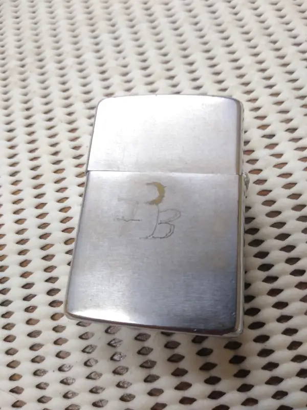 VTG Zippo Regular 1982 Cigarette Lighter Sparks!