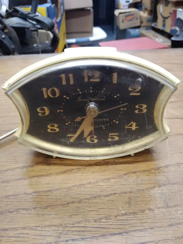 Vtg WorkIng General Electric Co. Snooz-Alarm Clock Table Top Made in USA