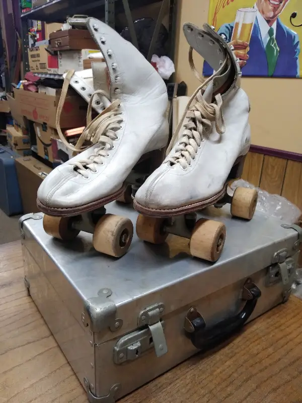 Vtg Women’s Chicago Roller Skates Size 6 Wood Wheels Metal Case Patent 8-8-1914