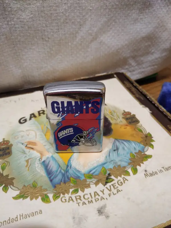 Vtg Zippo Lighter 1997 NFL New York GIANTS Football Team High Polished Chrome