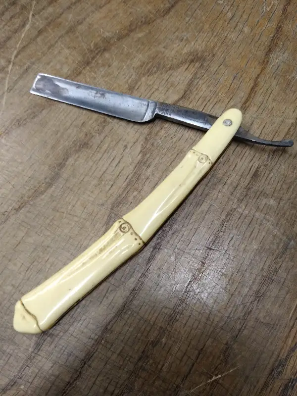 Vtg Straight Razor Krusius Brothers KB Extra 85 Germany Bamboo Style Scales Nice