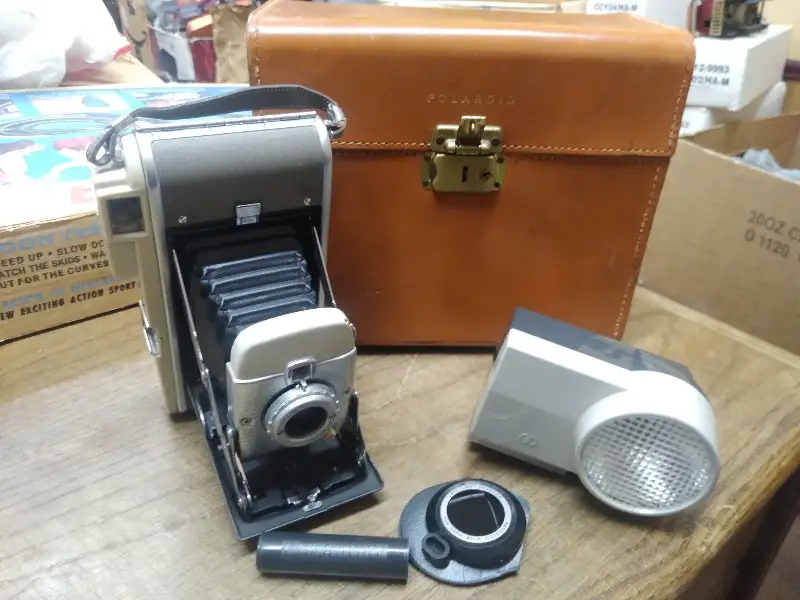 Vtg Polaroid Model 80A Land Camera in Original Carrying Case w/Wink Light Flash