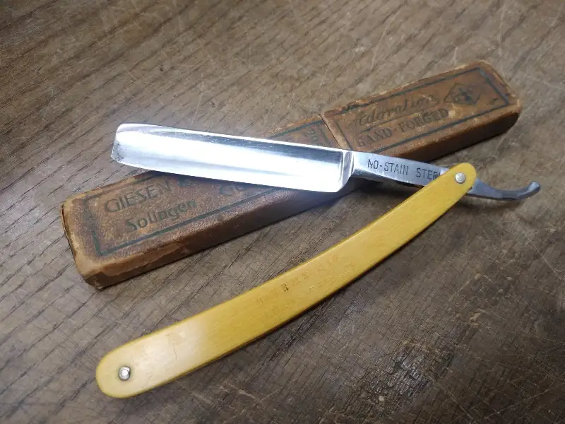 Vtg Universal Steel Co. Cyclops Rustless Straight Razor Nice Blade Scales!