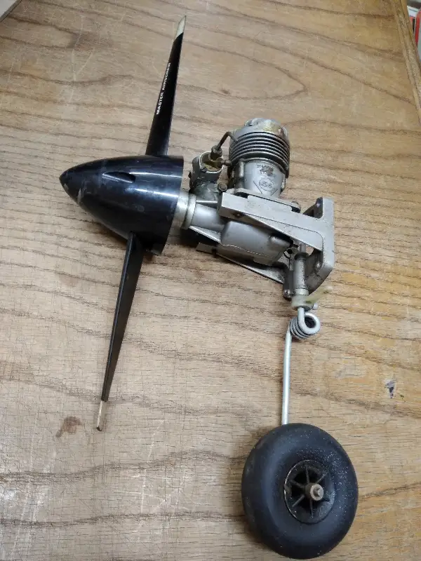 Vtg Saturno Super Tigre .56 Gas Airplane Engine Front Landing Gear Propeller