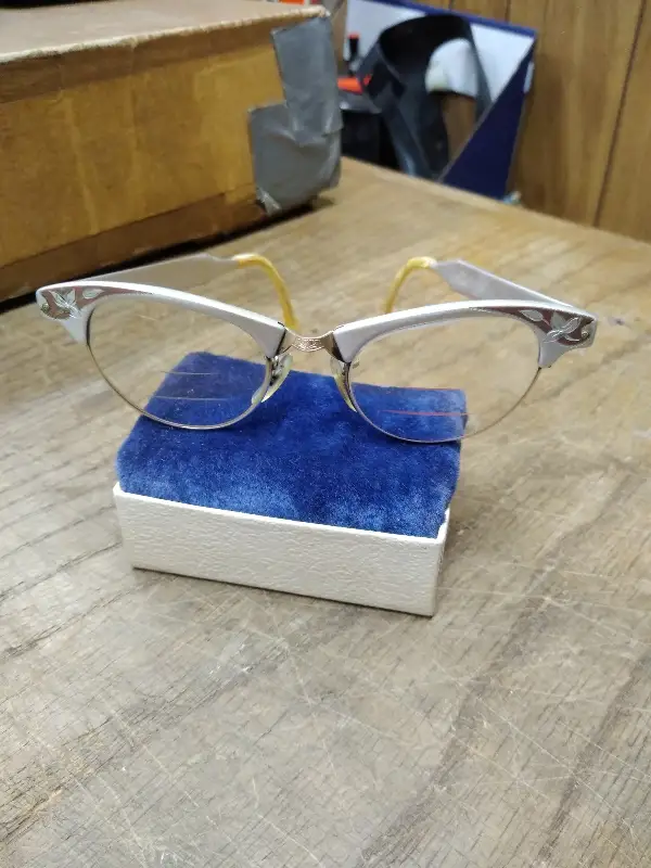 Vtg Women’s Art Craft Cats Eye Glasses 12K GF Aluminum Frame Flower Etch Design!