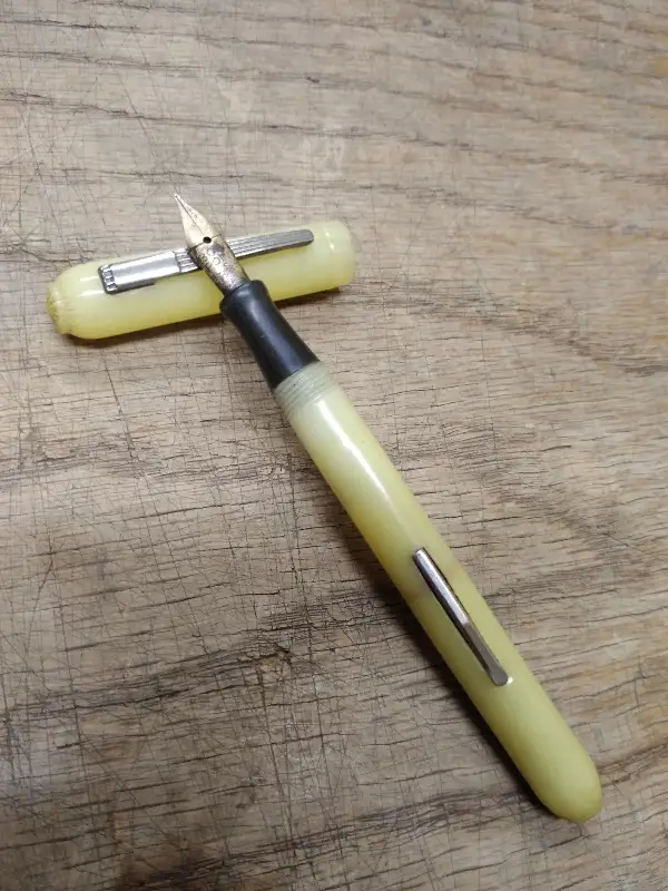 Vtg Unbranded Pocket Clip Fountain Pen With Bowl Point Nib Nice Barrel and Cap!