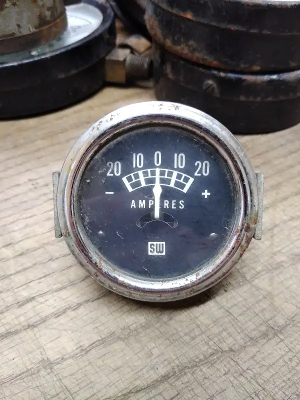 Vtg Stewart Warner #423253 Black Dial 2.25″ Alternator Amperes Gauge 20 Amps
