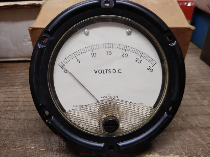 Vtg Voltron Volts DC Panel Meter Gauge 0-30 Model 142 885 Made in USA