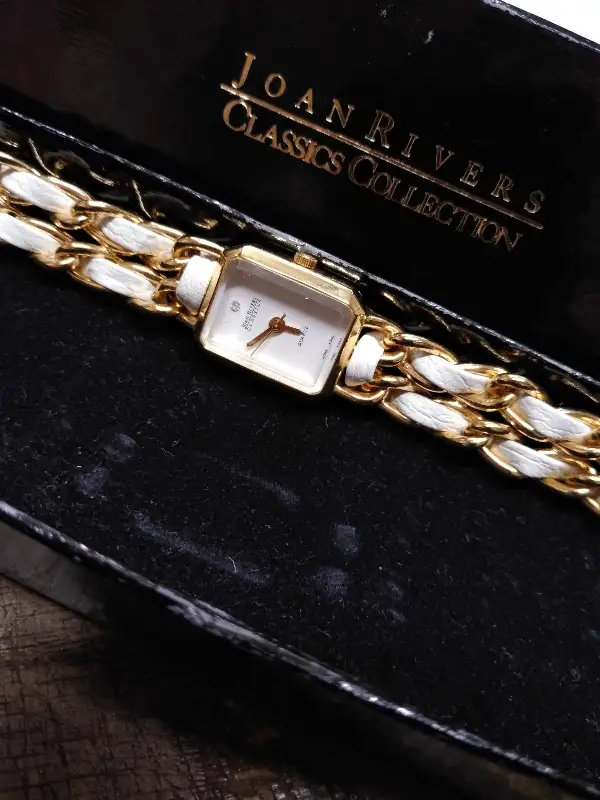 Vtg Women’s Joan Rivers Classic Gold Tone Quartz Watch 7.25″ Working w/Box Nice!