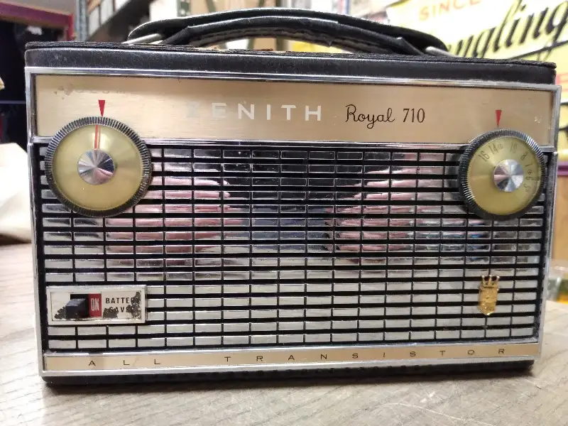 Vtg Zenith Royal 710LK AM Portable Radio Parts/Repair Lot