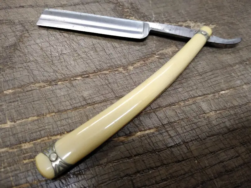 Vtg Unbranded Straight Razor 10/16″ Fancy Handle Good Shape!