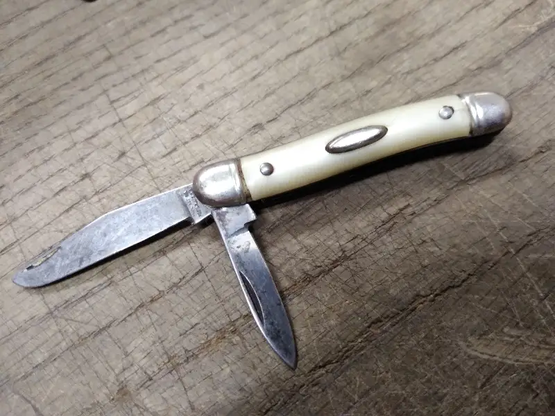 Vtg Prov Cutlery R.I. USA Folding Pocket Knife White Handle 2 Blade 2.75″ Closed