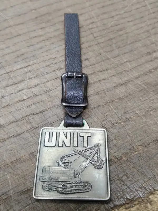 Vtg Unit Crane And Shovel Corp Pocket Watch Fob Clamshells Draglines Milwaukee