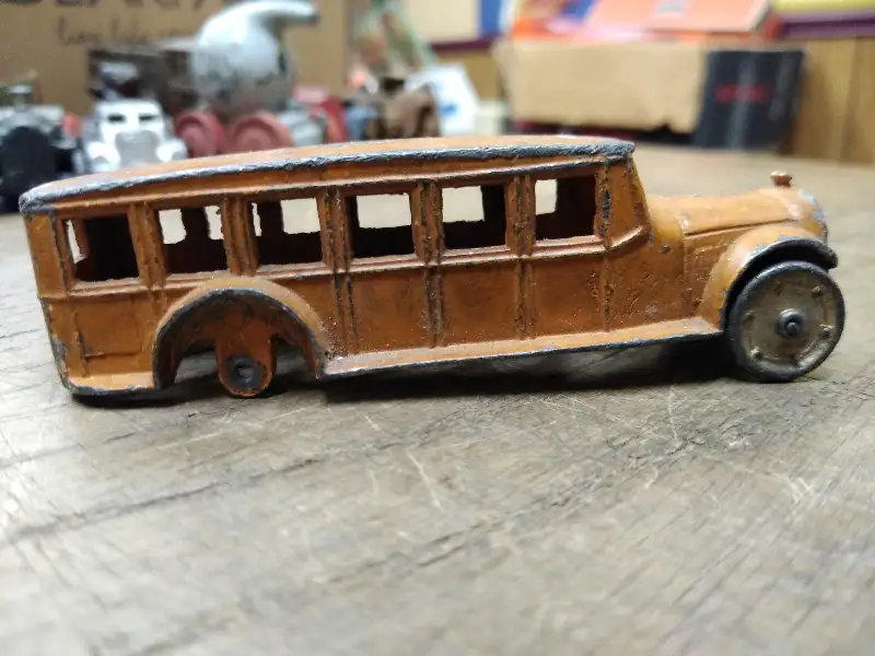 Vtg Tootsietoy Diecast 4651 Fageol Bus Metal Wheels Orange Paint Needs 2 Wheels