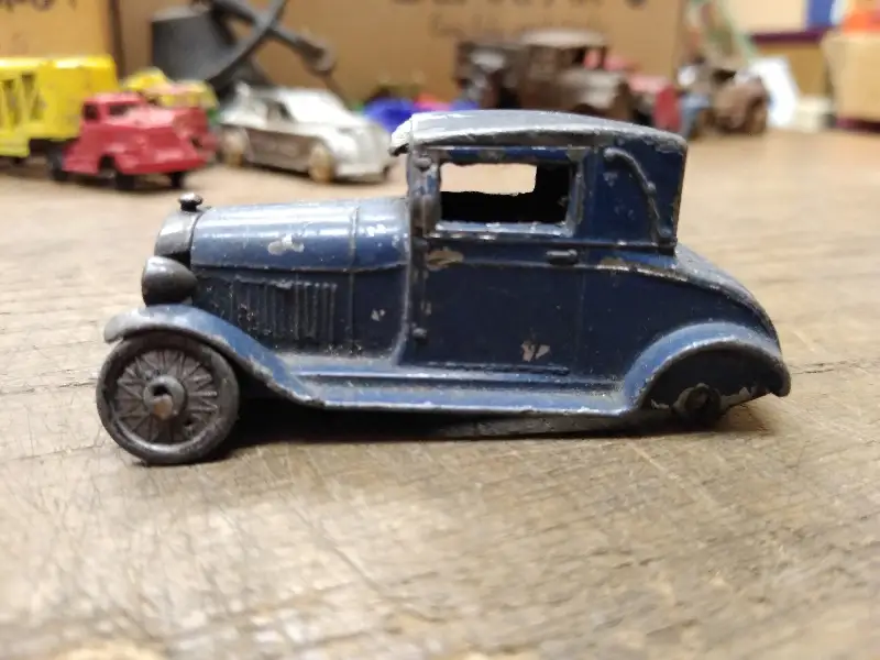 Vtg Tootsietoy Diecast 1928 Ford Model A Coupe Steel Wheels Blue Needs 2 Wheels