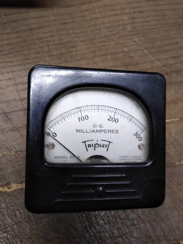 Vtg Triplett 0-300 DC Milliamperes Model 327 T Panel Meter Gauge 3″ x 3″