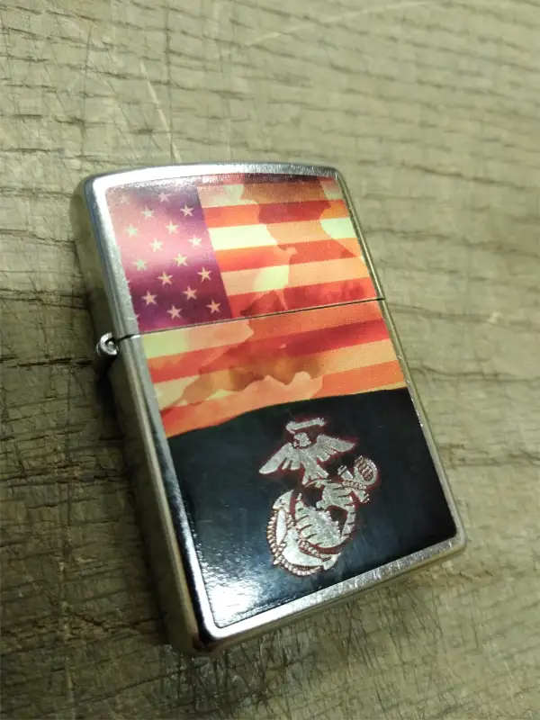 Vtg Unfired 2016 Zippo Cigarette Lighter US Marine Corp Flag and Crest Made USA!