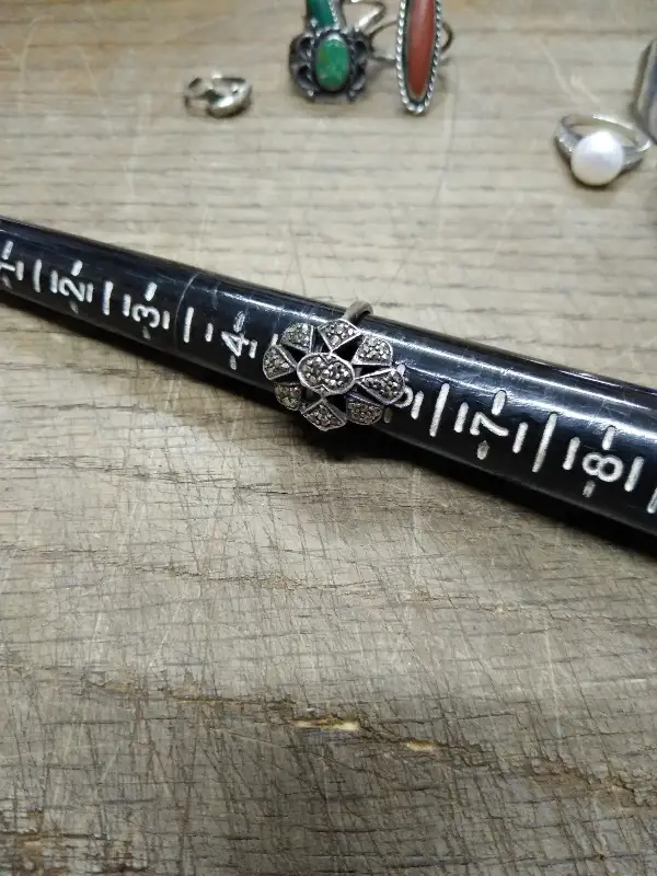 Vtg Women’s 925 Sterling Silver with Marcasite Ring Size 6 Nice!