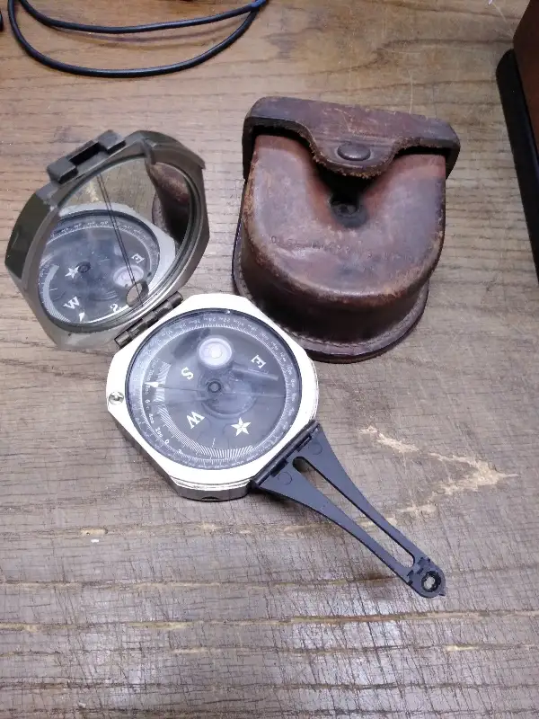Vtg WWII US Military M-2 Compass OD Green w/Leather Carry Case
