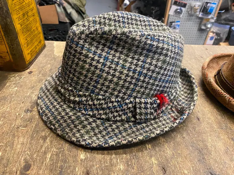 Vtg Royal Crest Trilby Mens Hat Cap Tweed 7 1/8 Country Style Checked Movie Pro