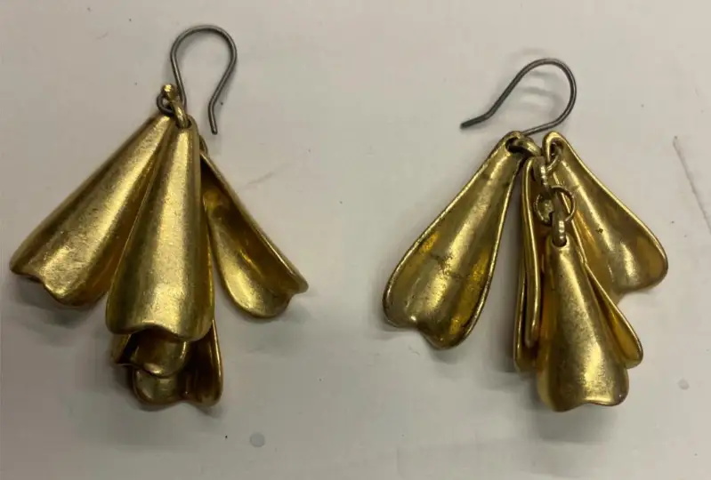 Vtg Tone Bell Flower Earrings Hanging Dinner Ware Dress Petal Drop Classy