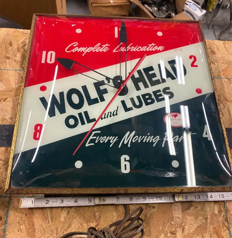 Vtg Wall PAM Clock Advertising Wolfs Head Oil Gas Can Petroliana Service Station