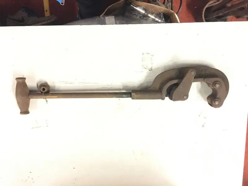 Vtg Saunders Typeheavy duty pipe cutter no. 2 w extra blade rustic rusty