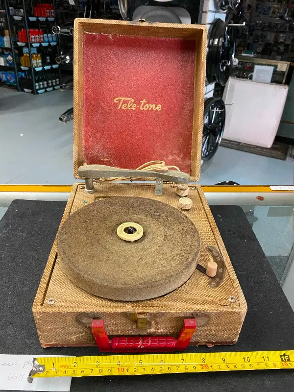 Vtg Tele-tone portable Suitcase Record Player Turntable 78 45 33 50’s Vinyl Albu
