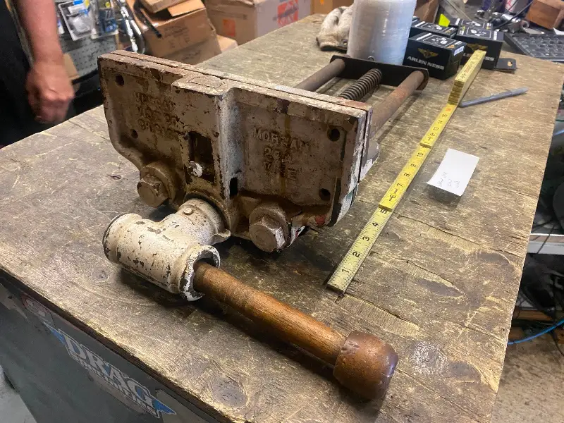 Vtg Tools Morgan 20A Large Screw Type Under bench Vise Wood Workers USA Carpente