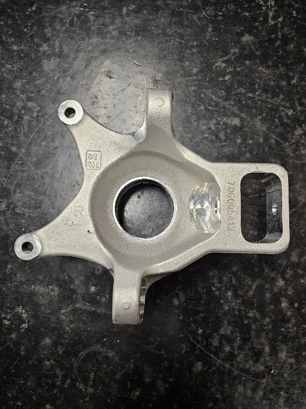 Maverick X3 Rear Right Knuckle